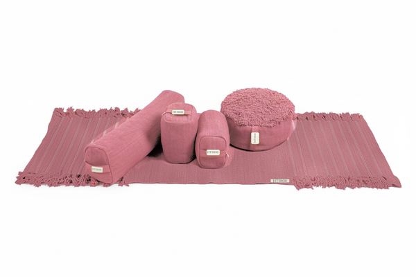 Sappanwood yoga set: rose-red mat with pranayama pillow, meditation cushion and two yoga blocks